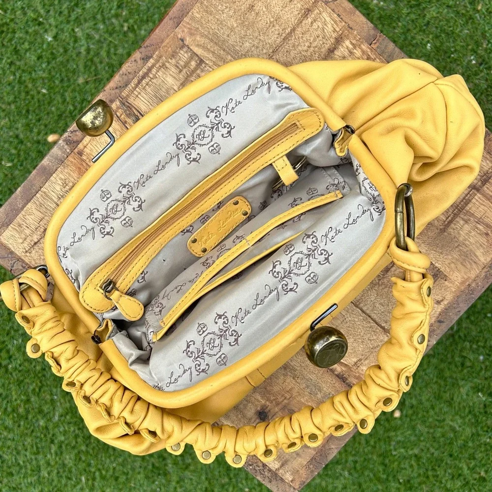 🌼 Golden Kate Landry ruffle handbag with antiqued brass hardware - Picture 3 of 4